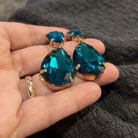 NWT Blue Rhinestone Earrings - Picture 4 of 4